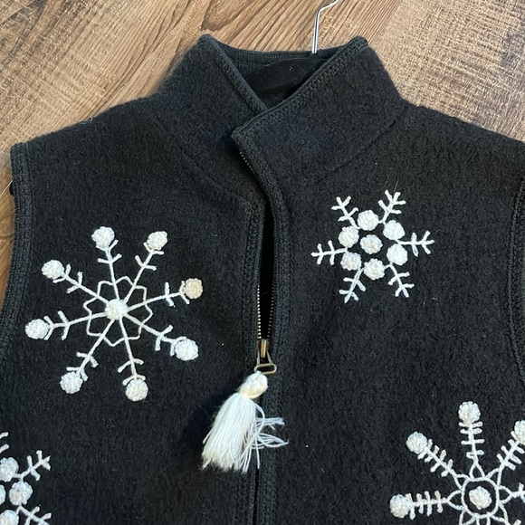 Black/white wool snowflake vest size small - Picture 4 of 4
